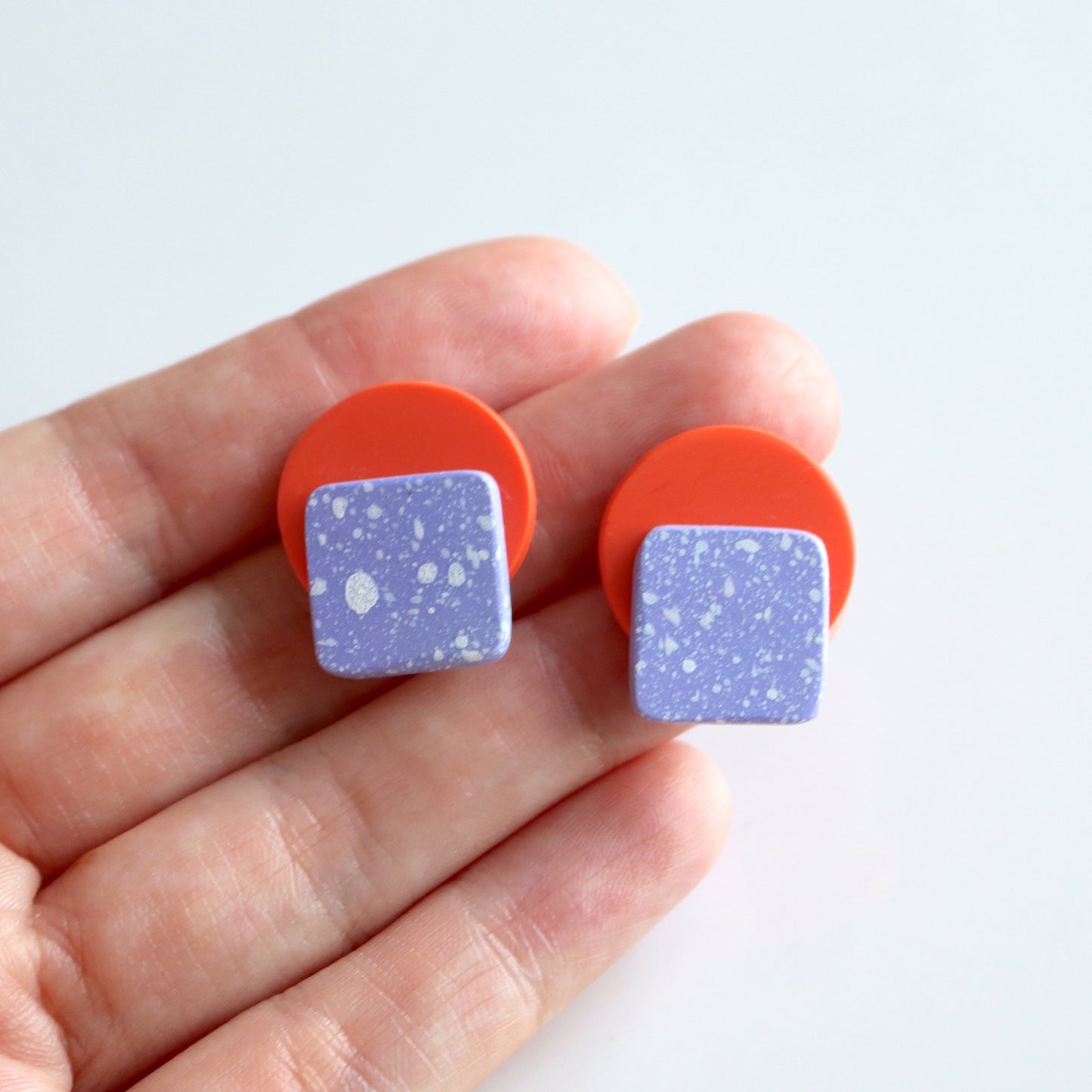 Dot Stud in Coral & Lilac Speck