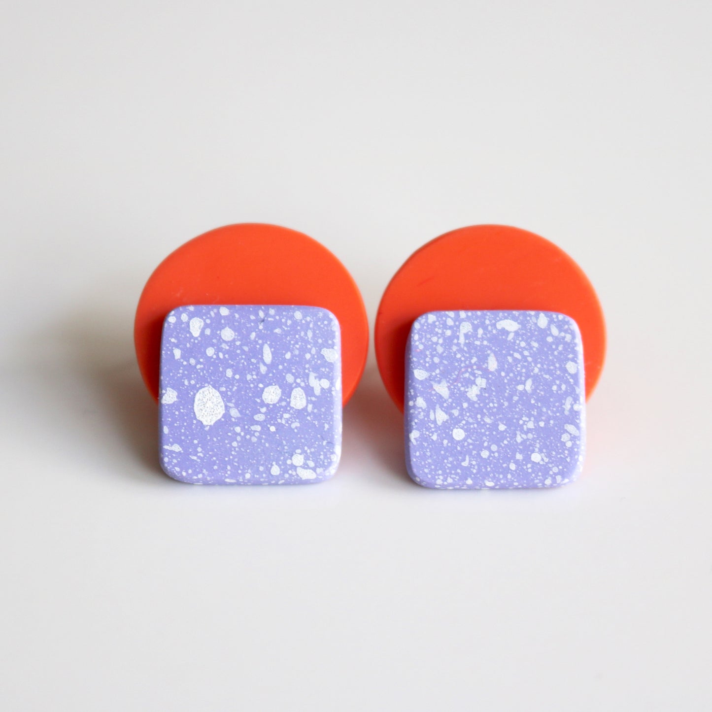 Dot Stud in Coral & Lilac Speck
