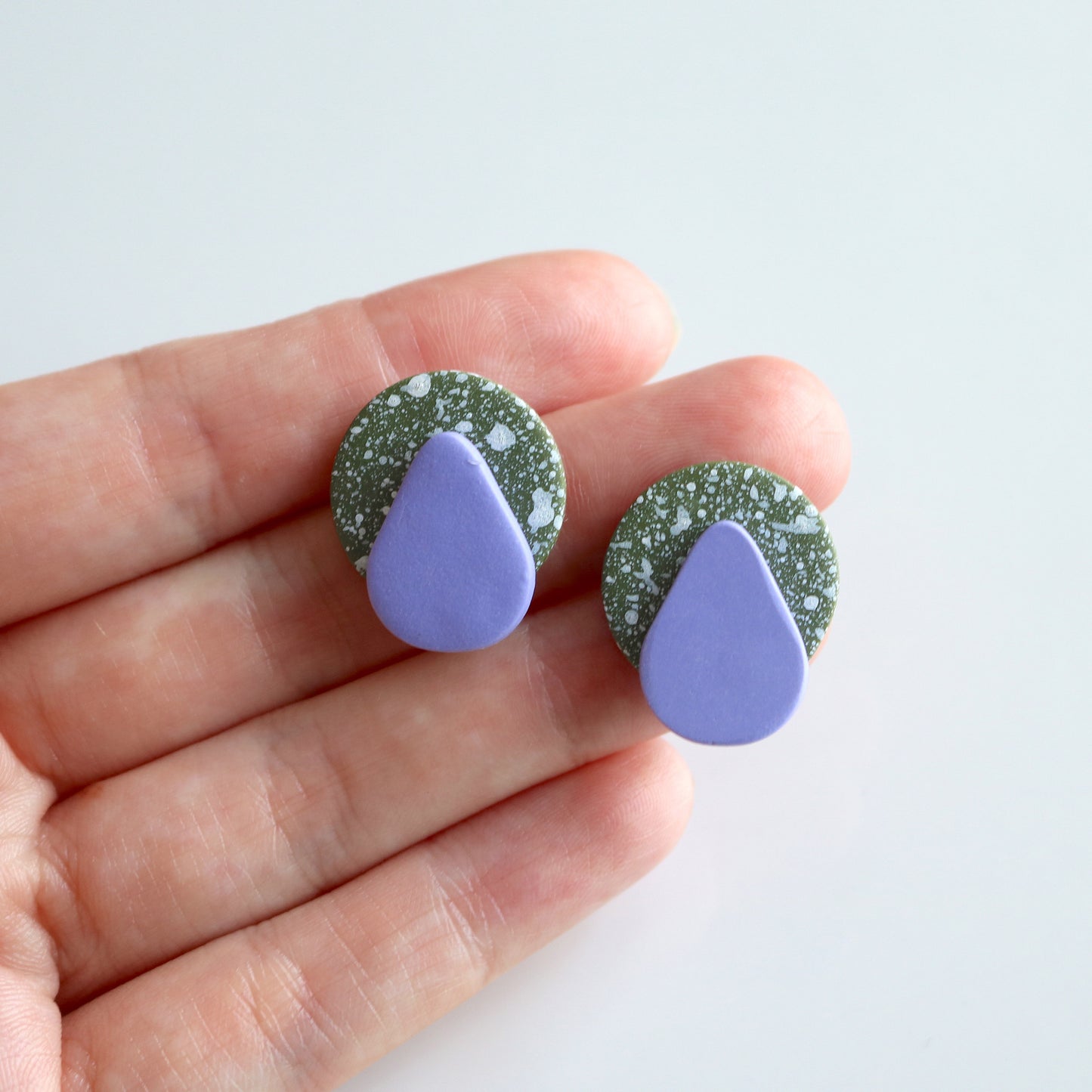 Dot Stud in Winter Sage Speck & Lilac