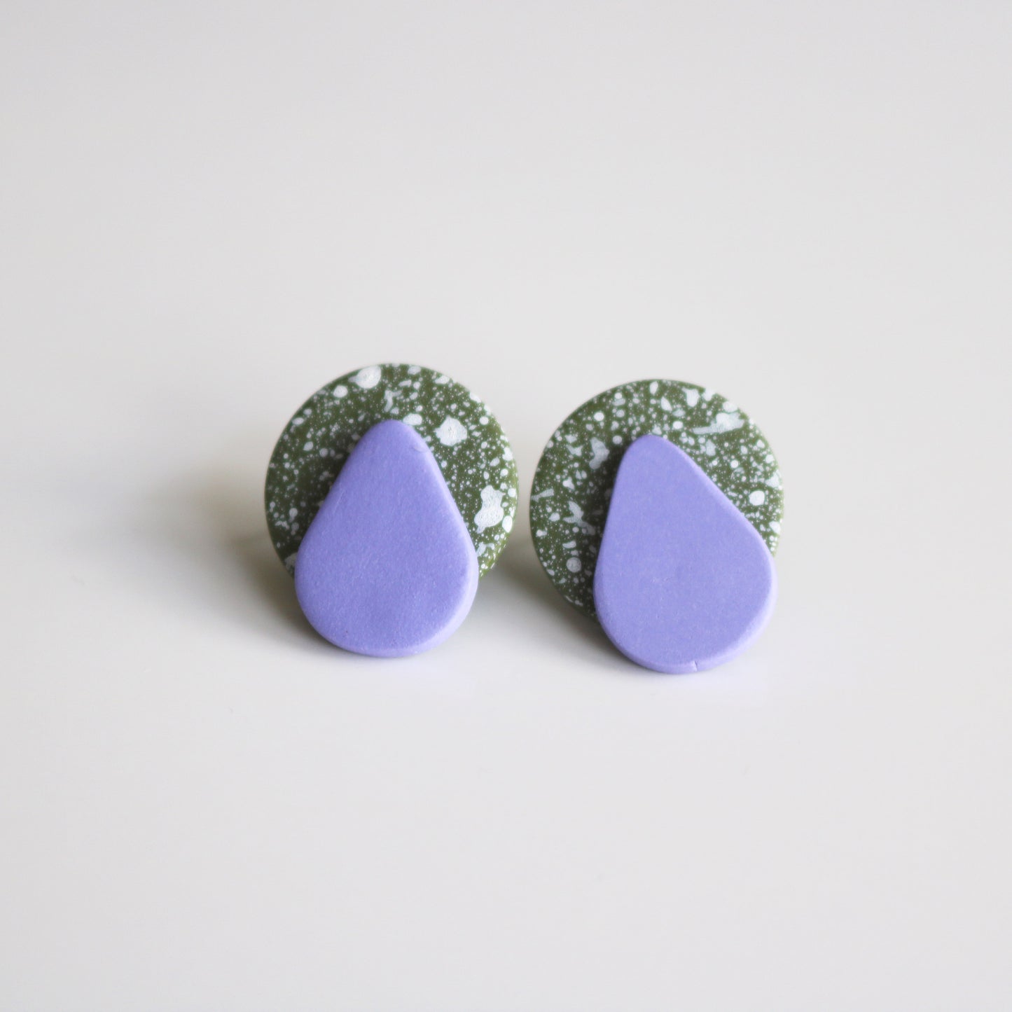 Dot Stud in Winter Sage Speck & Lilac