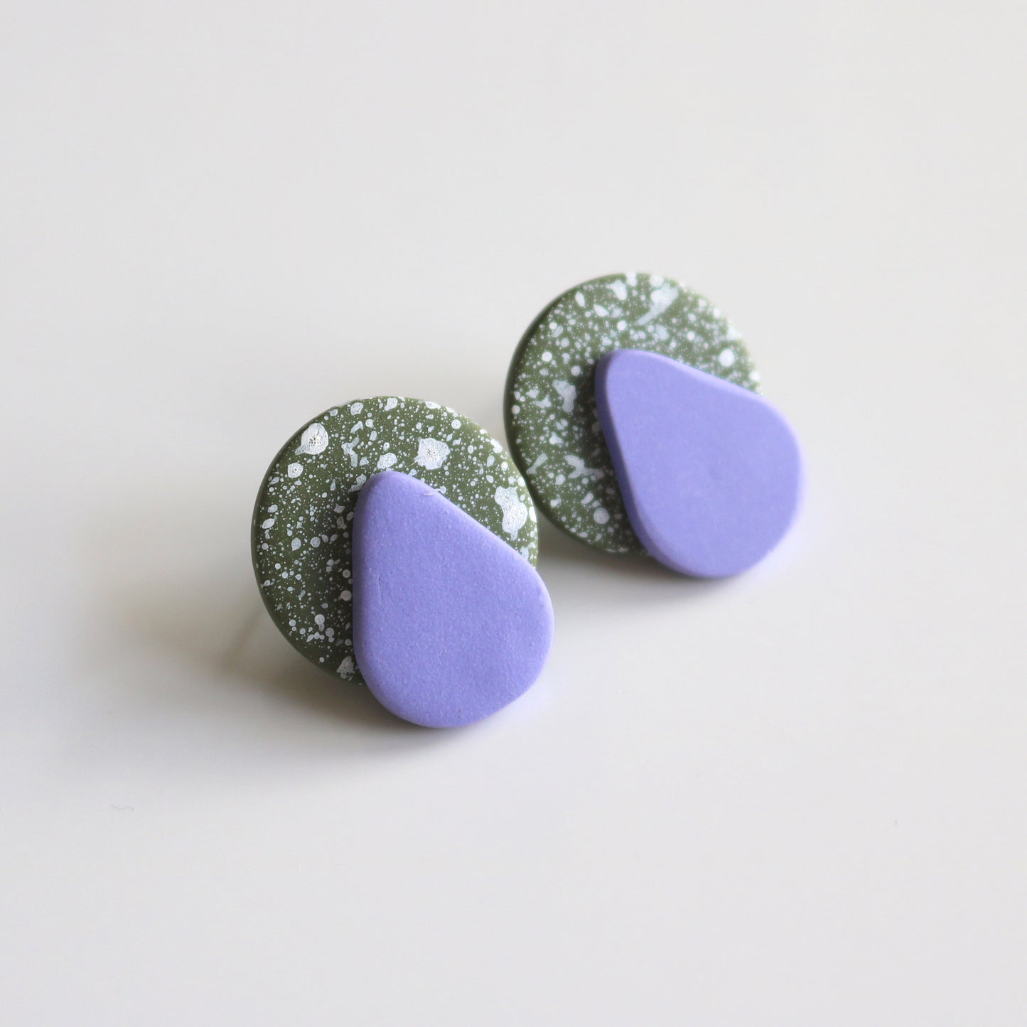 Dot Stud in Winter Sage Speck & Lilac