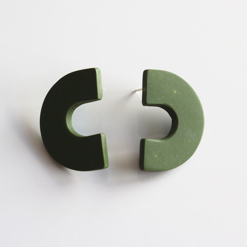 Side Arch Studs in Olive