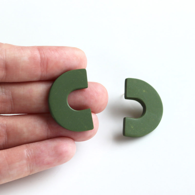 Side Arch Studs in Olive