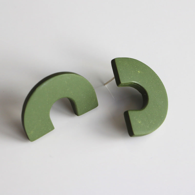Side Arch Studs in Olive